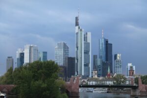 Studie zeigt wachsende Diskrepanz zwischen Erwartungen von Bankkunden in Deutschland und digitalen Bankangeboten