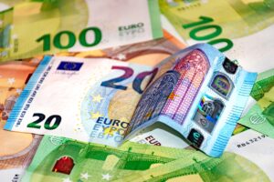 Tarifverdienste 2021 um 1,3 Prozent höher als im Vorjahr