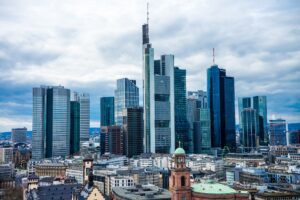 Hochrechnung zu DAX 40-Unternehmen: Entlastung bei den Pensionsverpflichtungen